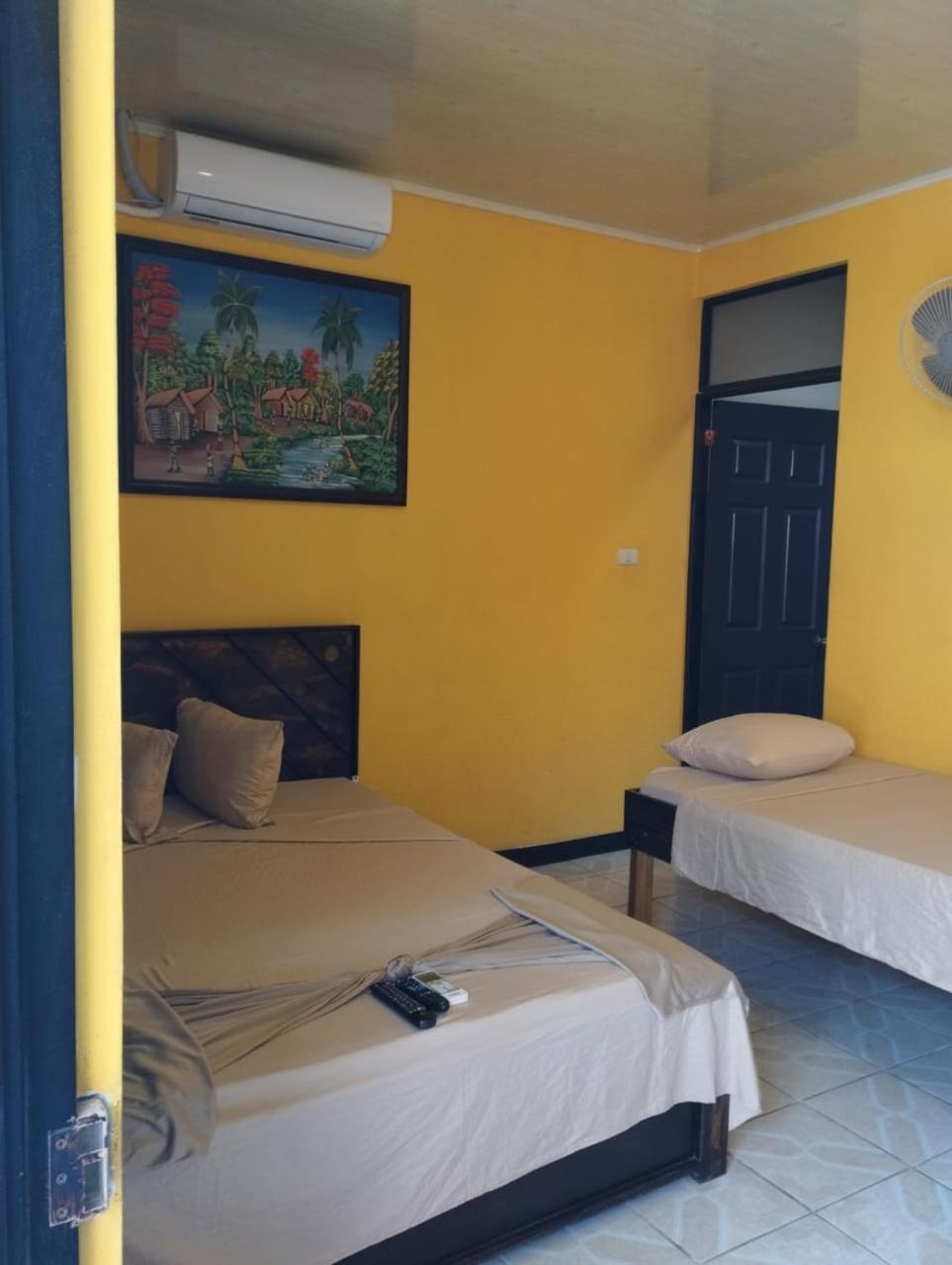 Cabinas Hukats Secret Jungle Puerto Viejo de Talamanca Exteriör bild