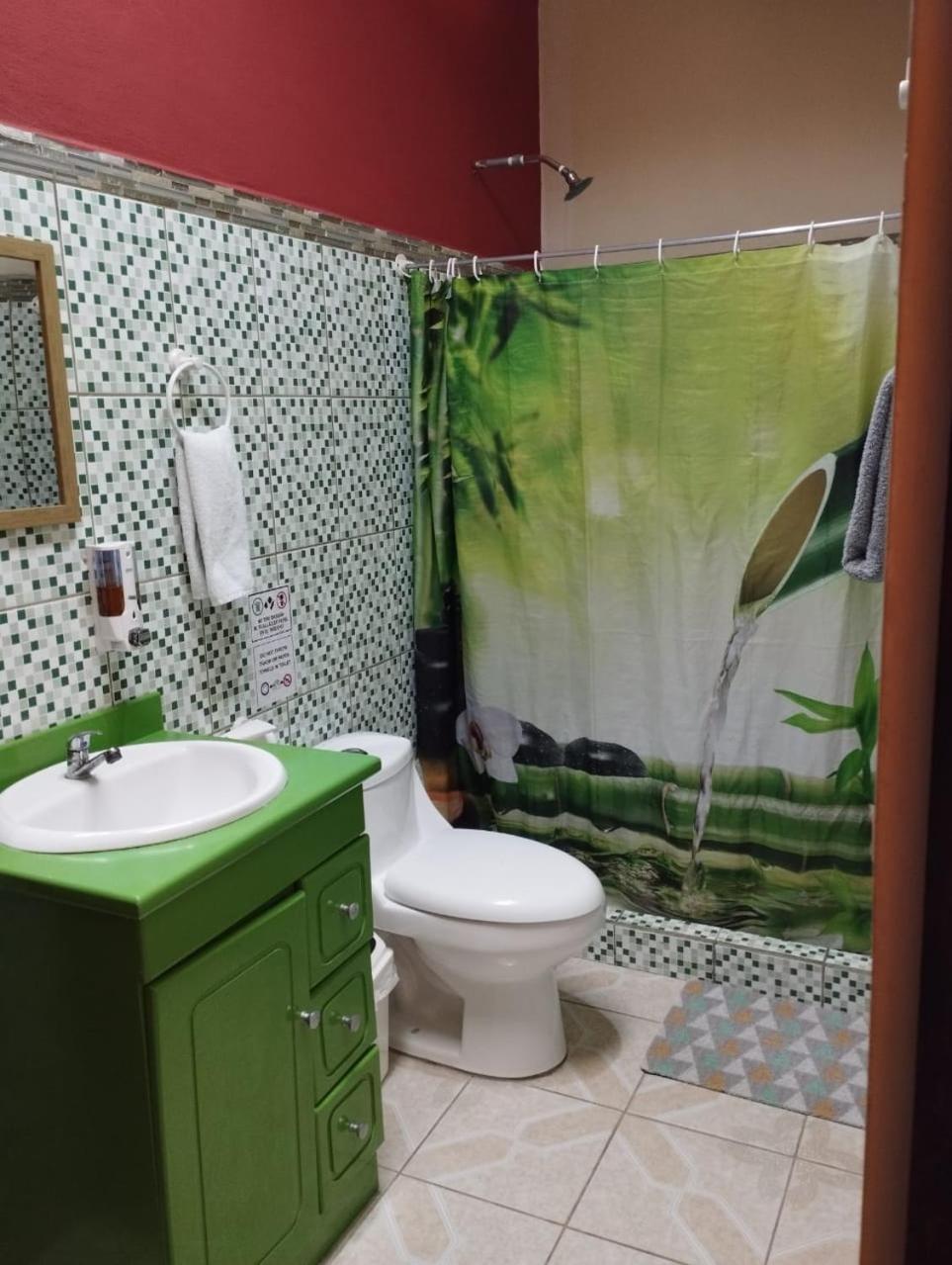 Cabinas Hukats Secret Jungle Puerto Viejo de Talamanca Exteriör bild